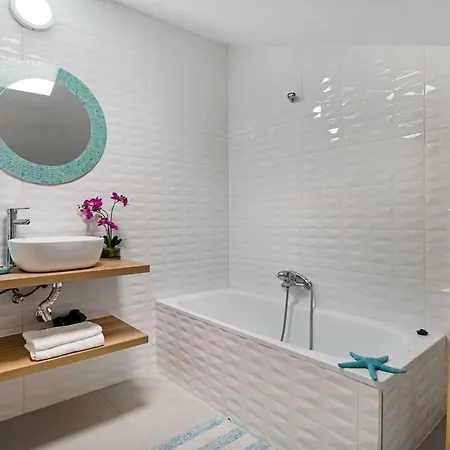 Апартаменты Lovely Duplex With Sea Views
